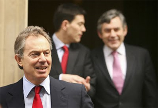 Blair, Miliband y Brown en Downing Street